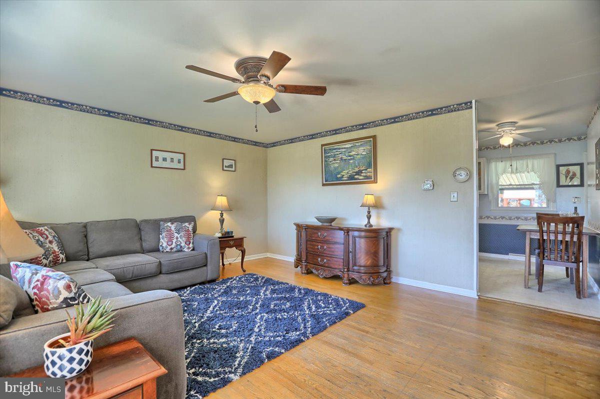 112 Robin Road Hershey, PA 17033 - Photo 5 of 57 Living Room