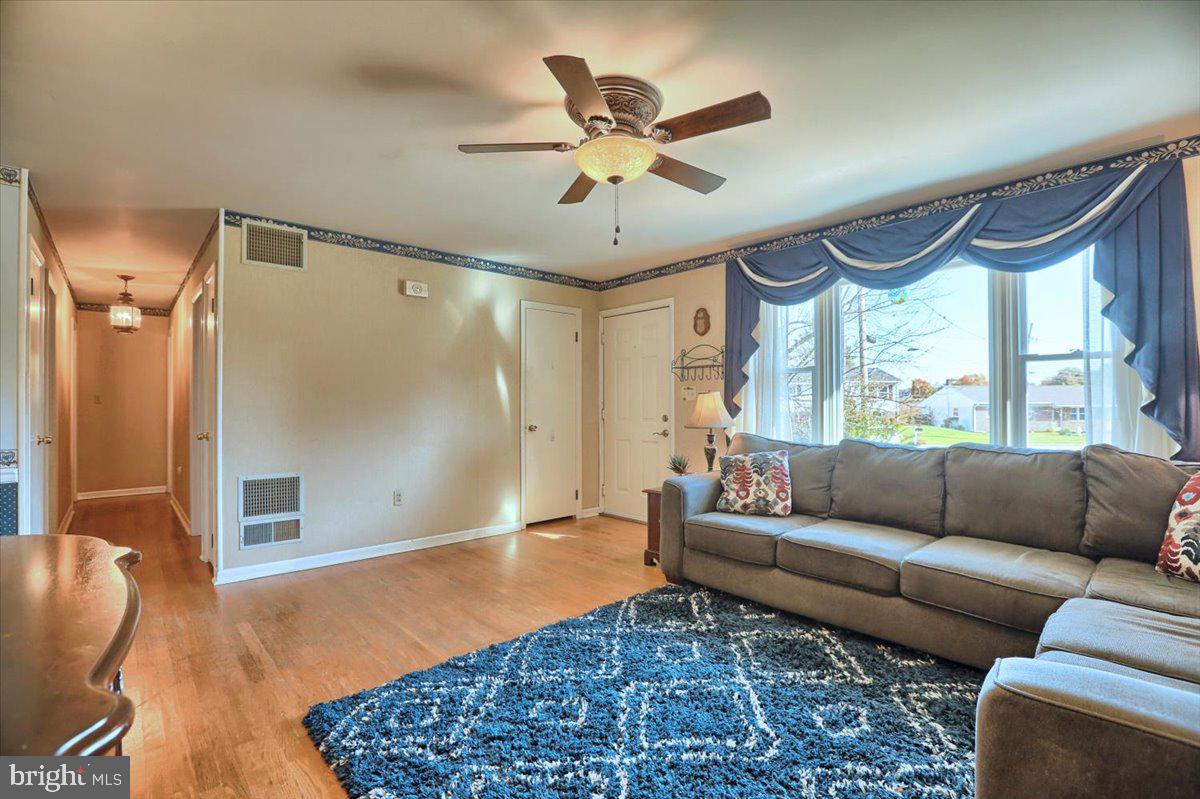 112 Robin Road Hershey, PA 17033 - Photo 7 of 57 Gallery Image 7