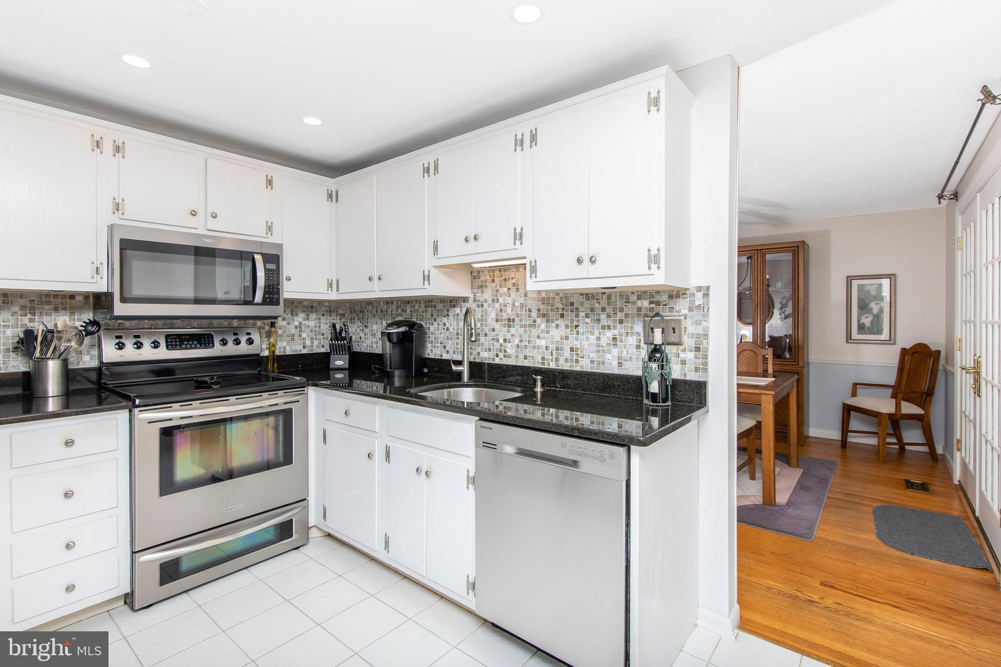 107 West Riding Road Cherry Hill, NJ 08003 - Photo 17 of 44 Kitchen, granite countertops!