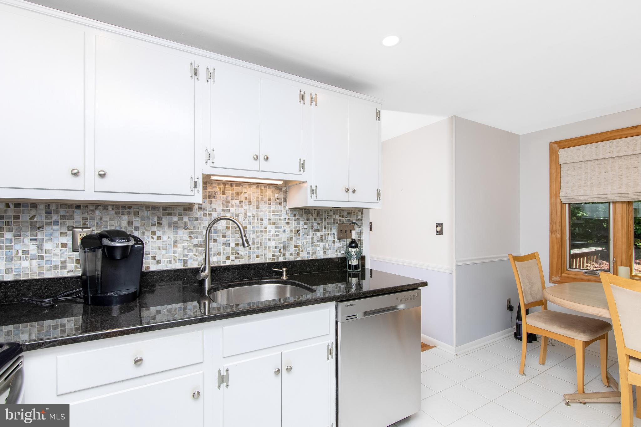 107 West Riding Road Cherry Hill, NJ 08003 - Photo 21 of 44 Kitchen, granite & backspash