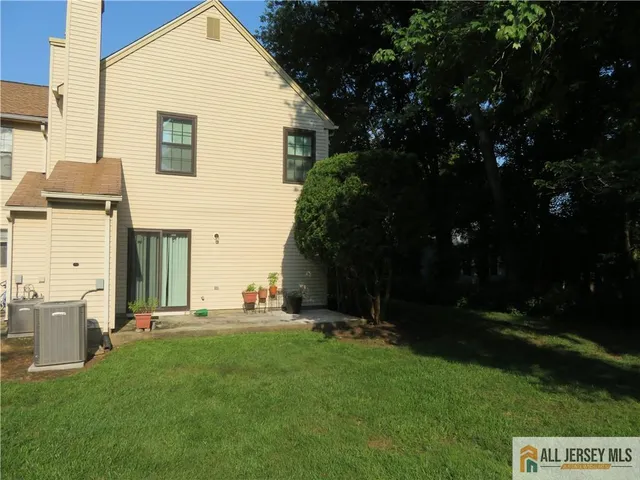 $3,200 | 601 Maplecrest Road, Edison, NJ 08820