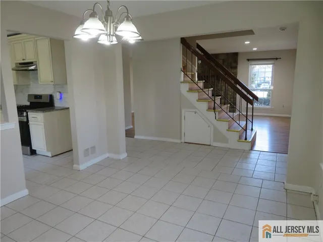 $3,200 | 601 Maplecrest Road, Edison, NJ 08820