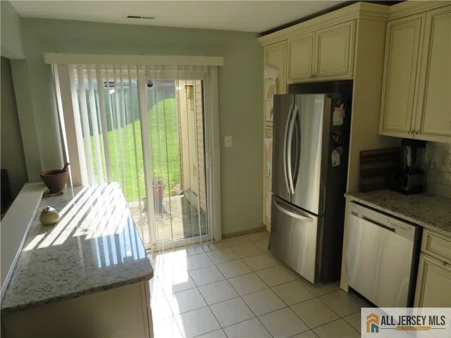 $3,200 | 601 Maplecrest Road, Edison, NJ 08820