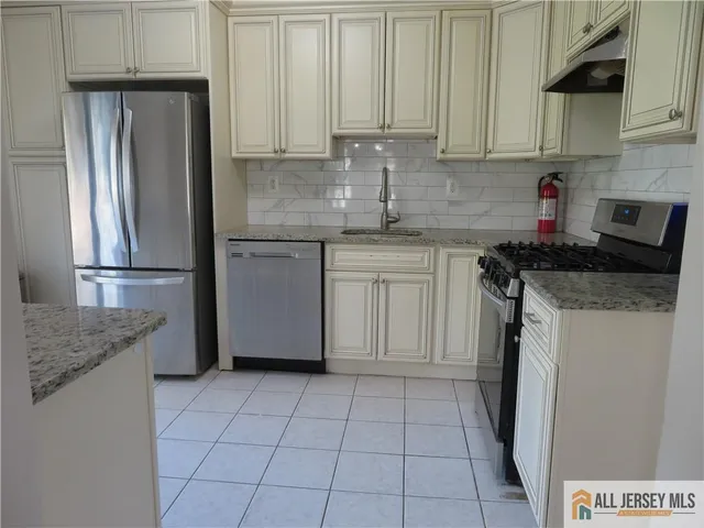 $3,200 | 601 Maplecrest Road, Edison, NJ 08820