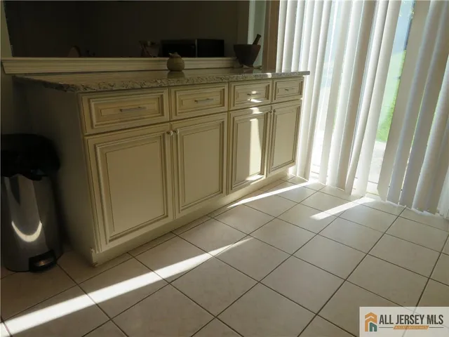 $3,200 | 601 Maplecrest Road, Edison, NJ 08820