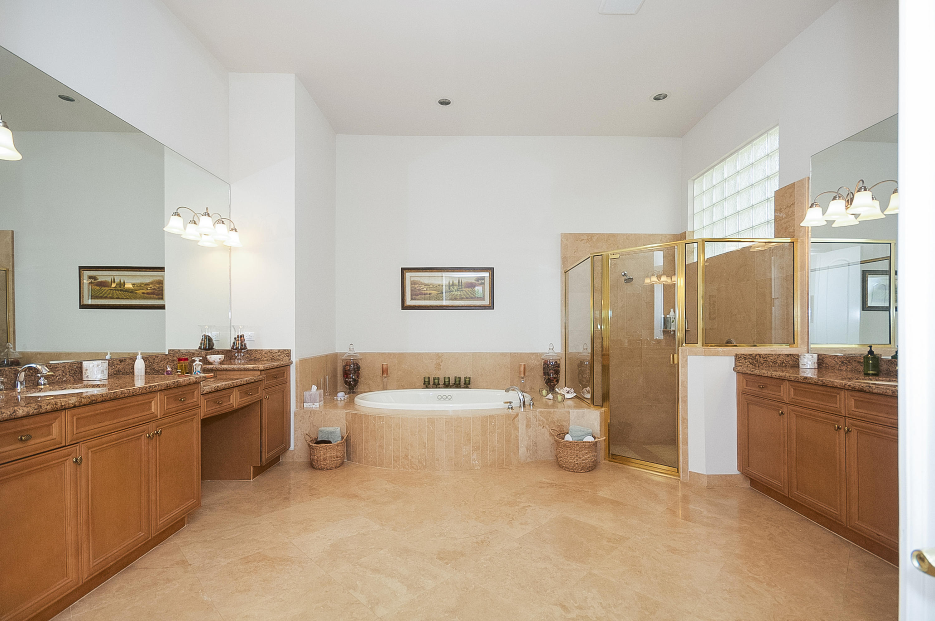 8173 Valhalla Drive Delray Beach, FL 33446 - Photo 18 of 59 MASTER BATH - JACUZZI TUB
