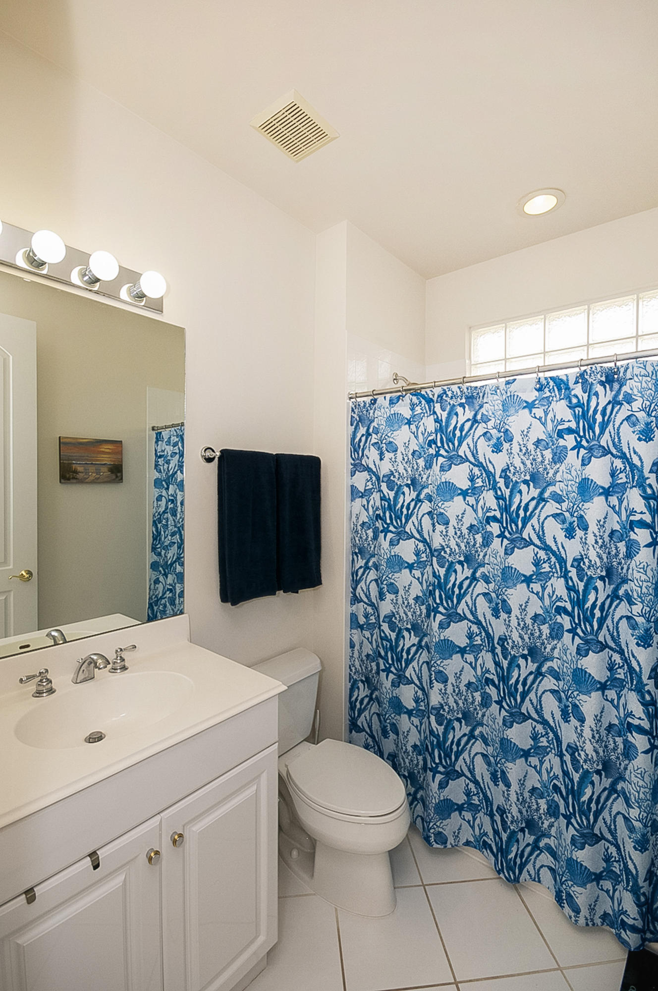8173 Valhalla Drive Delray Beach, FL 33446 - Photo 22 of 59 GUEST BATHROOM 1 - UPSTAIRS