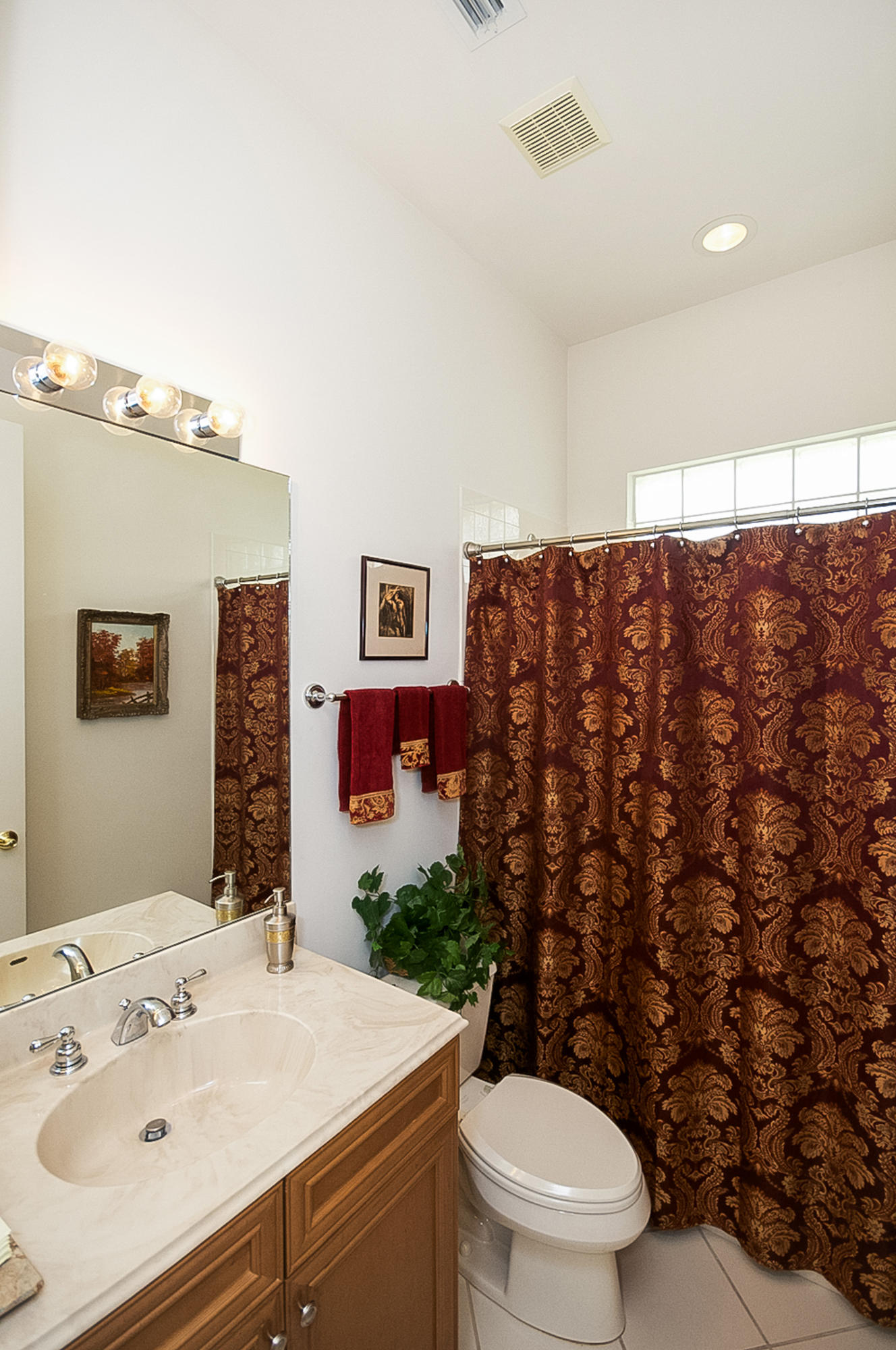 8173 Valhalla Drive Delray Beach, FL 33446 - Photo 24 of 59 GUEST BATHROOM 2 - UPSTAIRS