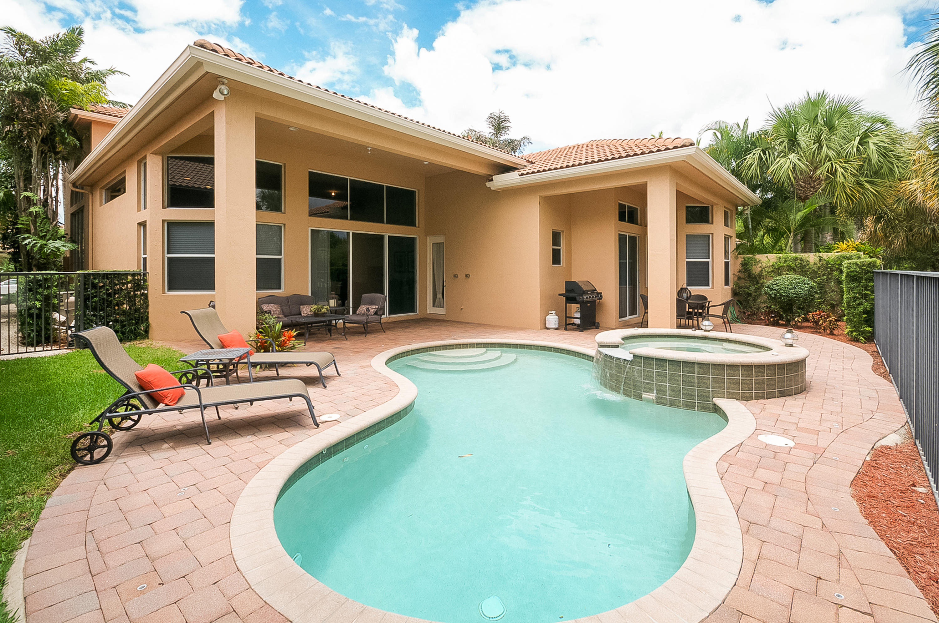 8173 Valhalla Drive Delray Beach, FL 33446 - Photo 32 of 59 OVER SIZE POOL