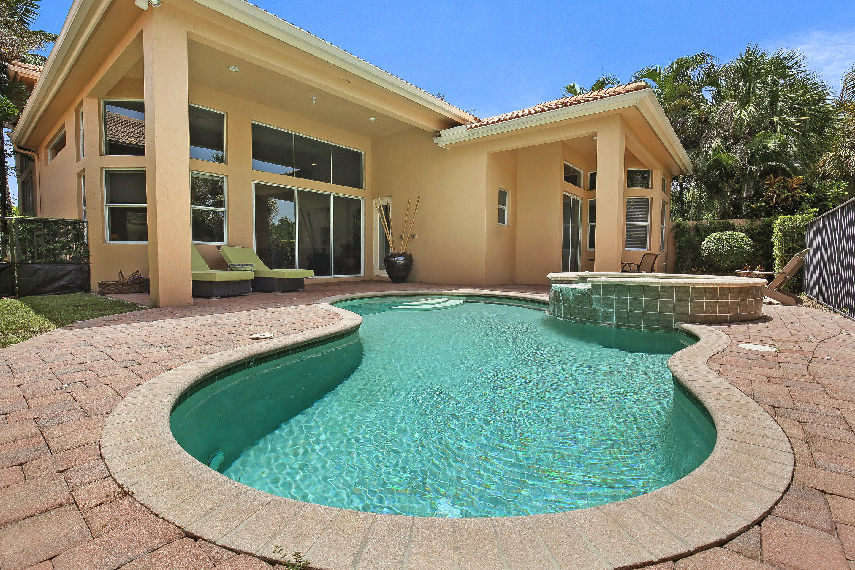 8173 Valhalla Drive Delray Beach, FL 33446 - Photo 34 of 59 SPACIOUS YARD