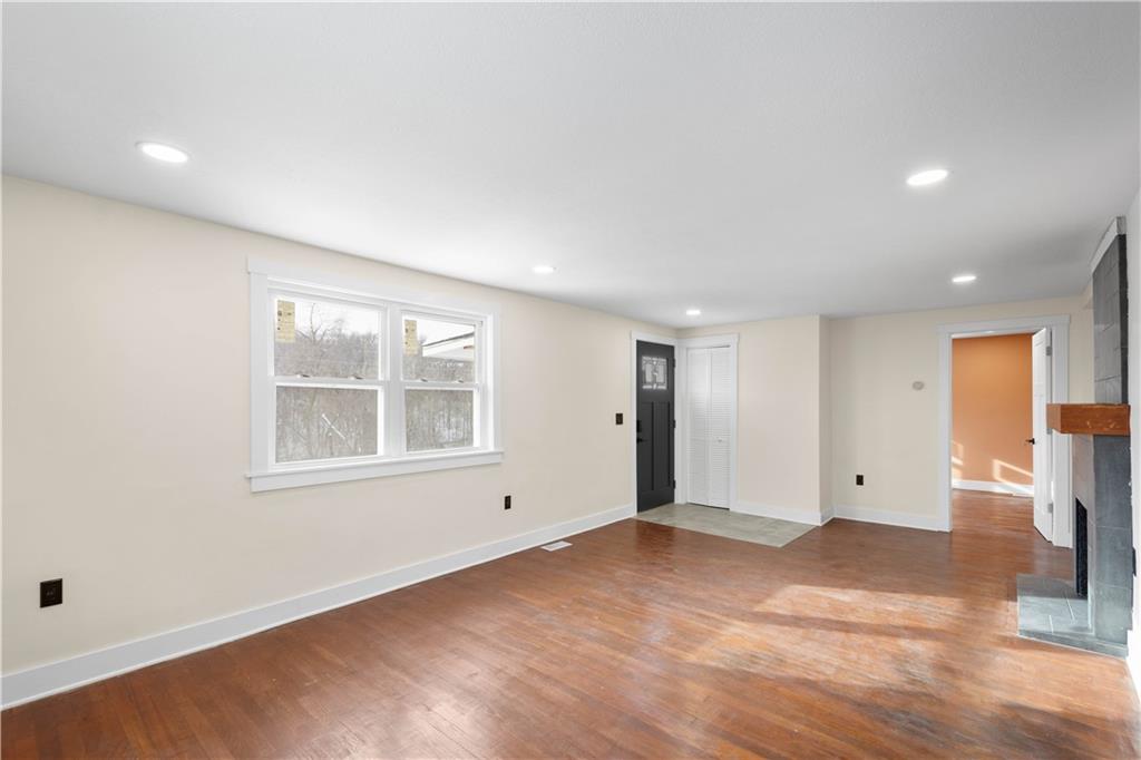 933 Boyce Road Bridgeville, PA 15017 - Photo 6 of 37