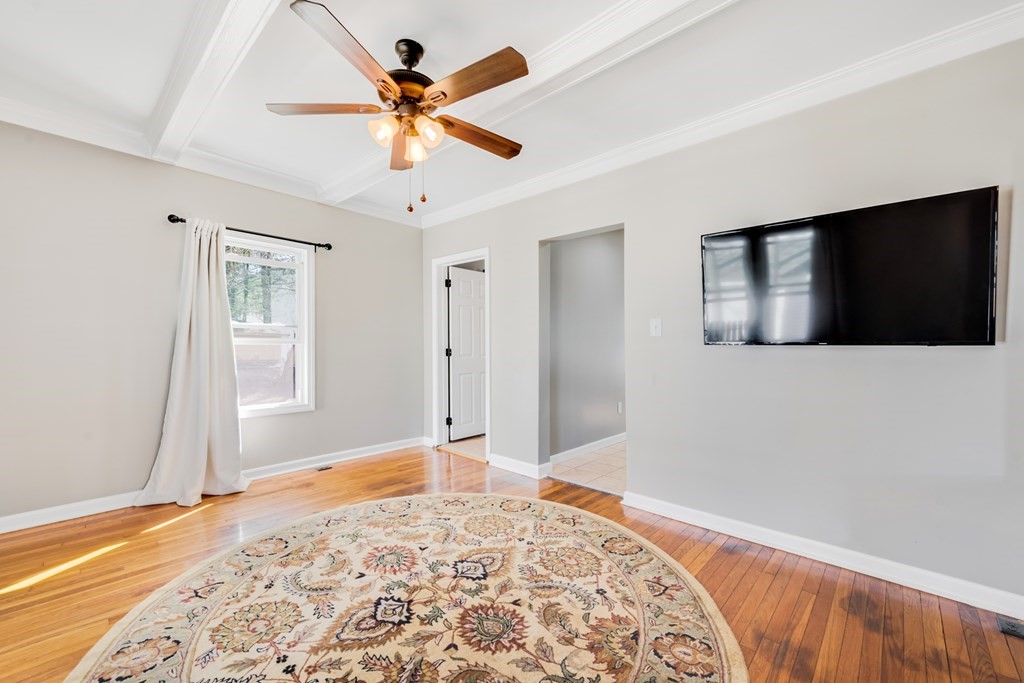 19 Hughes Street Springfield, MA 01108 - Photo 11 of 28