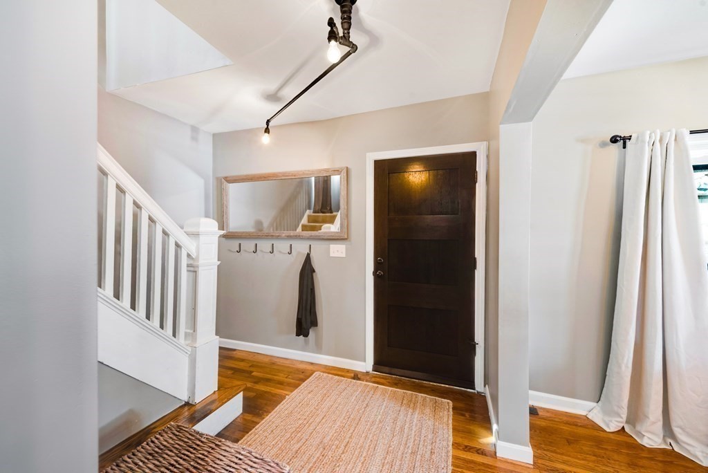 19 Hughes Street Springfield, MA 01108 - Photo 4 of 28