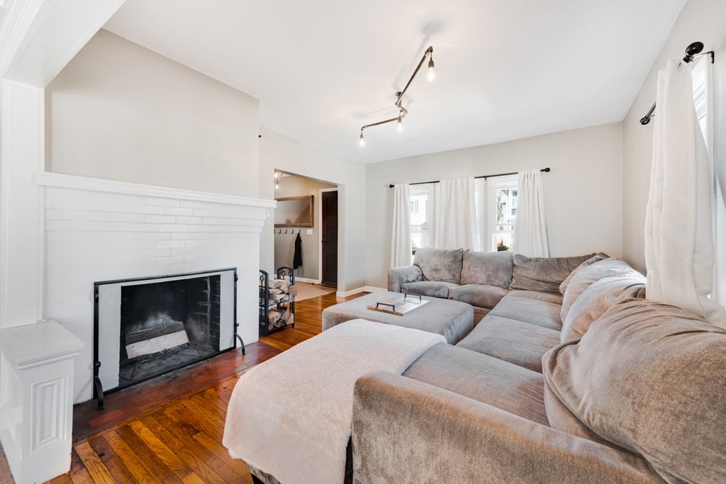 19 Hughes Street Springfield, MA 01108 - Photo 9 of 28
