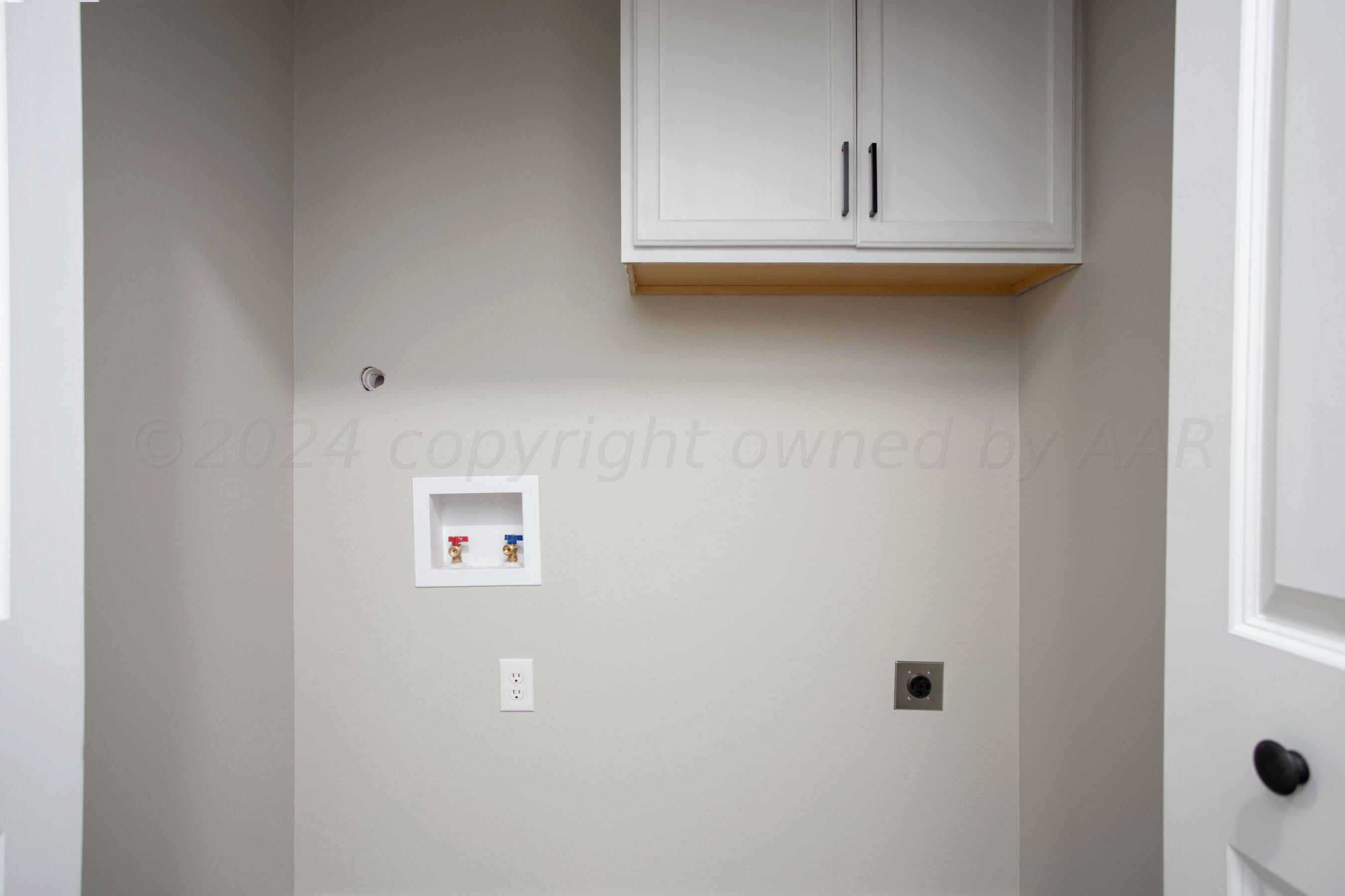 4118 South Monroe Street Amarillo, TX 79110 - Photo 10 of 25 a close up view of a microwave