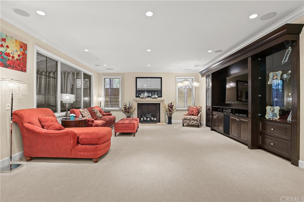 66 Como Irvine, CA 92618 - Photo 8 of 38