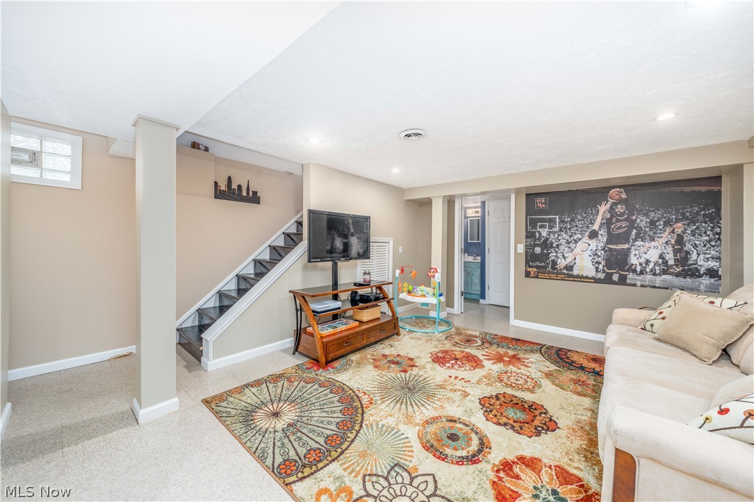 15517 Greenway Road Cleveland, OH 44111 - Photo 22 of 41 Gallery Image 22