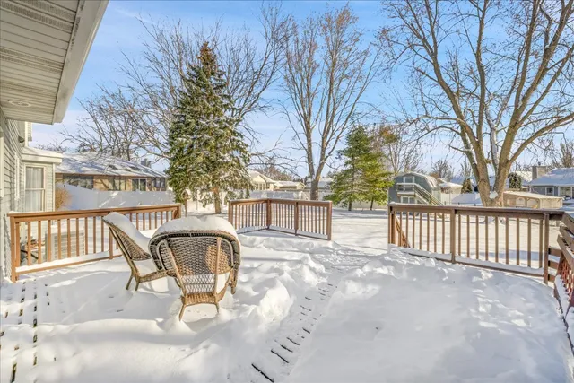 a view of back yard of the house