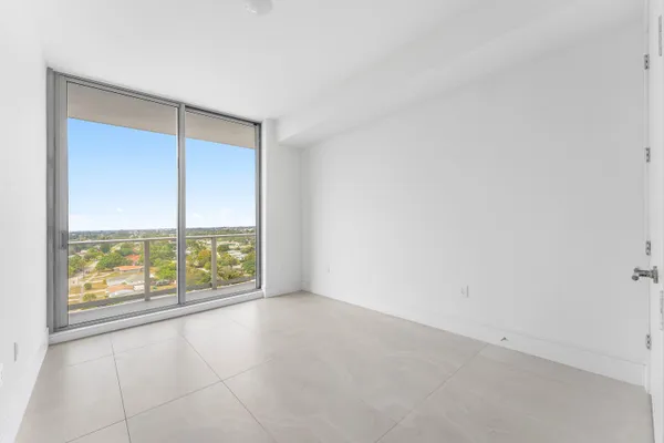 $14,200 | 220 Lake Shore Drive, Unit 1006, Lake Park, FL 33403