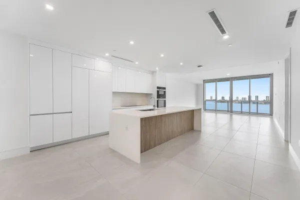 $14,200 | 220 Lake Shore Drive, Unit 1006, Lake Park, FL 33403