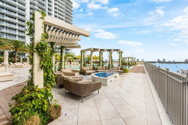 $14,200 | 220 Lake Shore Drive, Unit 1006, Lake Park, FL 33403