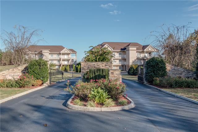 7100 Dale Ridge Road, Unit H1 Lancaster, TN 38569 - Photo 1 of 19 Welcome to your mountaintop getaway overlooking Center Hill Lake!!