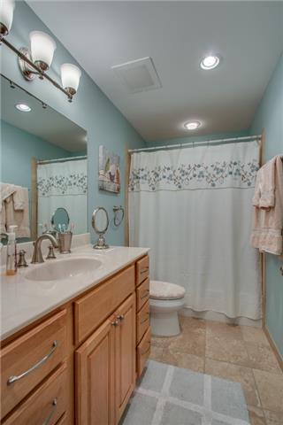 7100 Dale Ridge Road, Unit H1 Lancaster, TN 38569 - Photo 14 of 19 Lovely hall bath serves both Bedrooms 2 & 3.