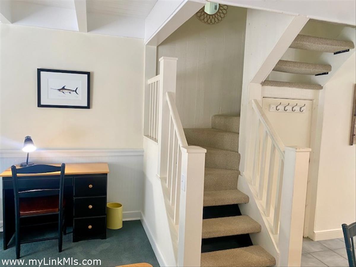 467 Katama Road, Unit B2 Edgartown, MA 02539 - Photo 6 of 20 Gallery Image 6