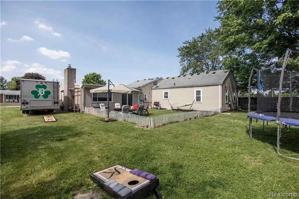 32641 Kelly Road Fraser, MI 48026 - Photo 4 of 31