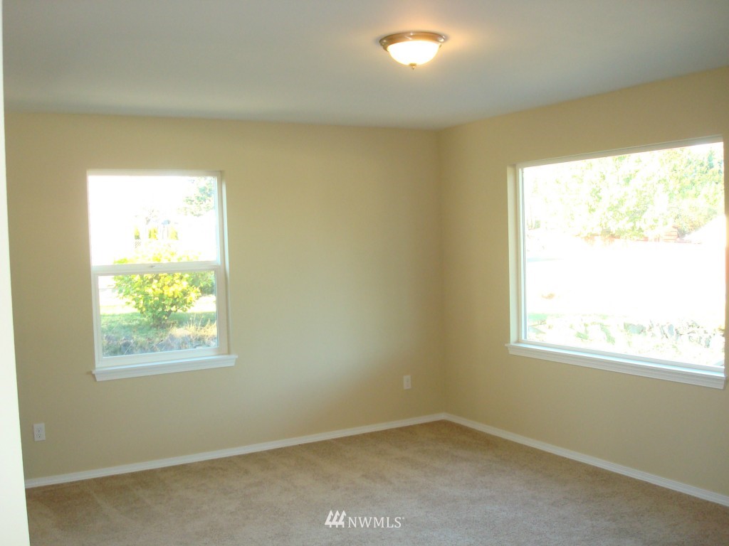 3219 Southwest Roxbury Street Seattle, WA 98126 - Photo 2 of 11 Gallery Image 2