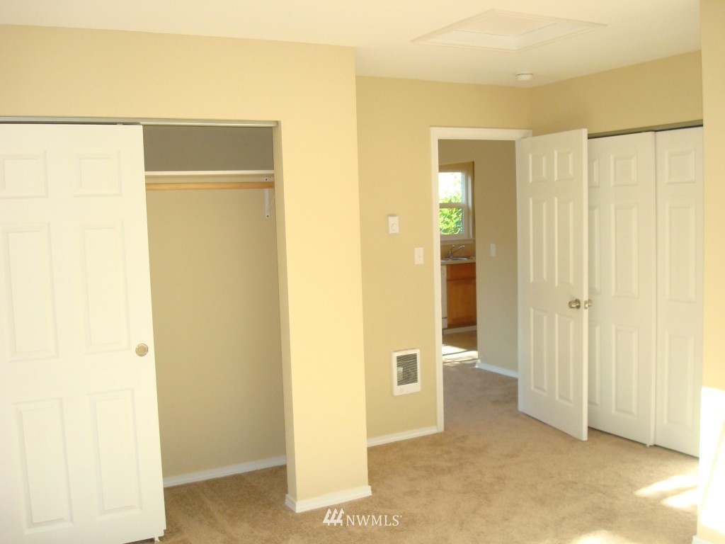 3219 Southwest Roxbury Street Seattle, WA 98126 - Photo 6 of 11 Gallery Image 6