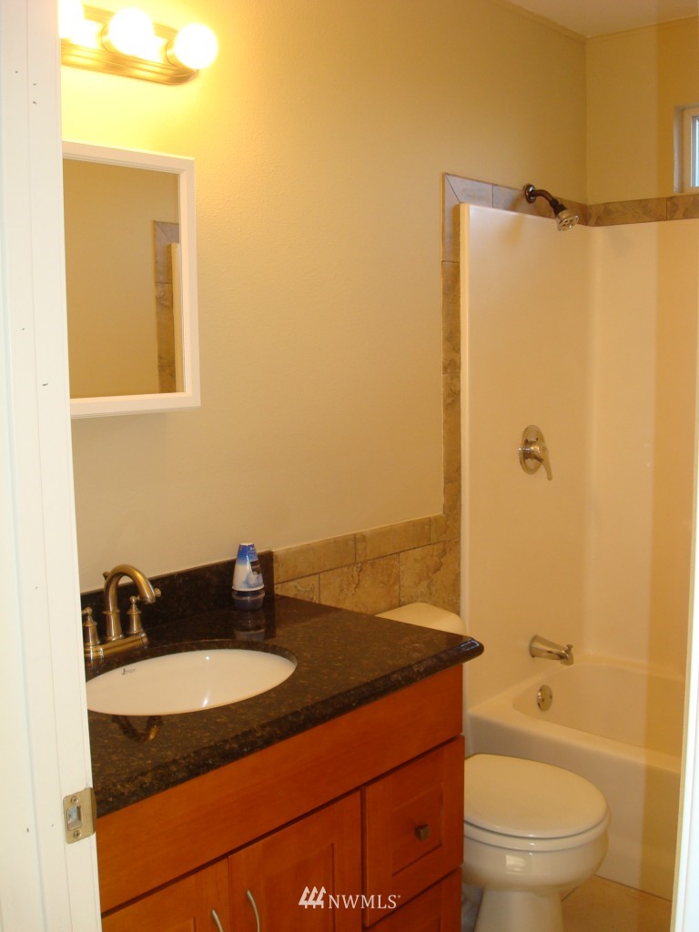3219 Southwest Roxbury Street Seattle, WA 98126 - Photo 7 of 11 Gallery Image 7