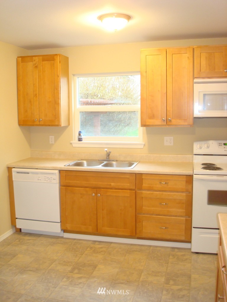 3219 Southwest Roxbury Street Seattle, WA 98126 - Photo 9 of 11 Gallery Image 9