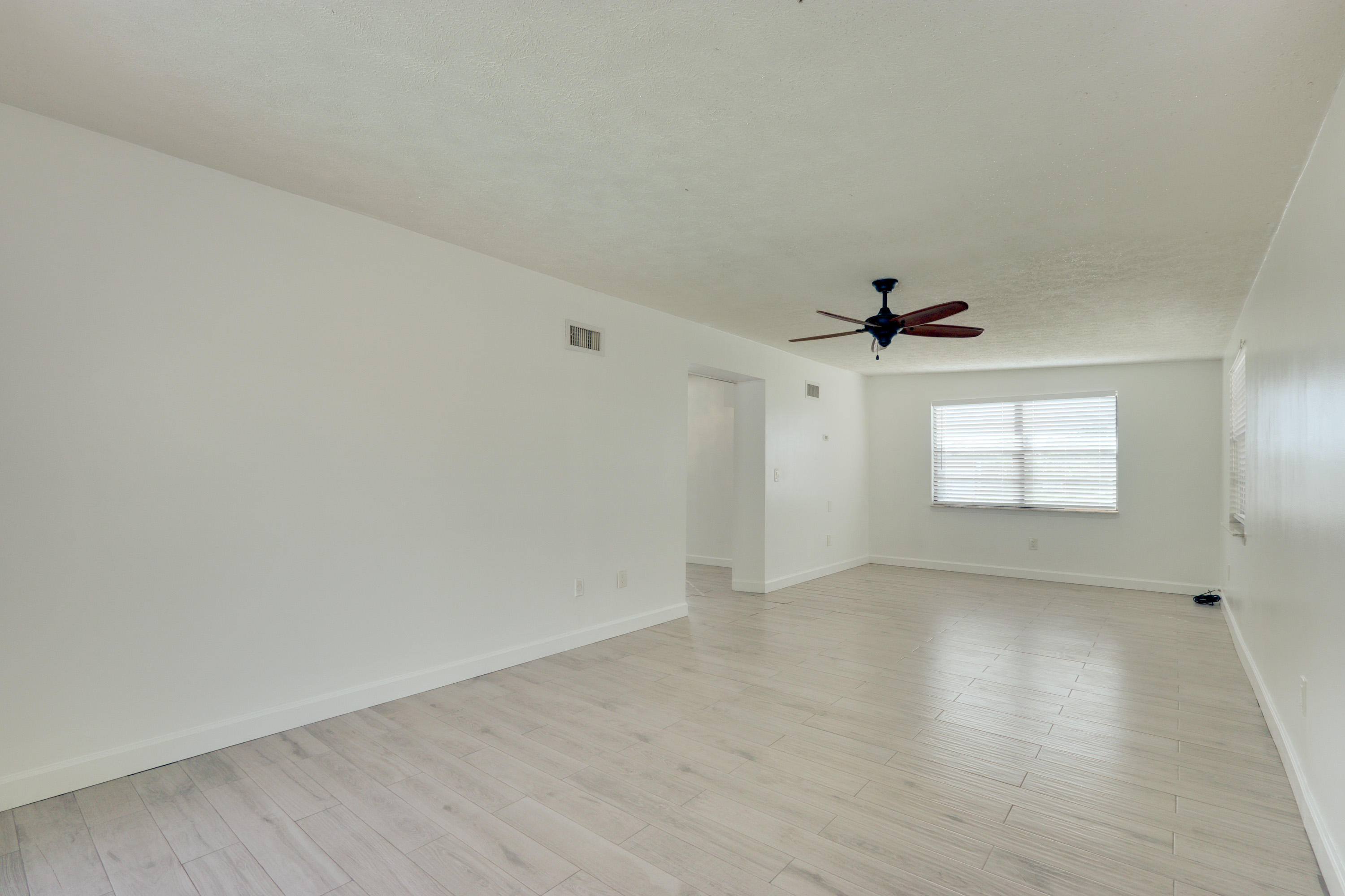 336 Mid Pines Road Palm Springs, FL 33461 - Photo 16 of 40 Living Room