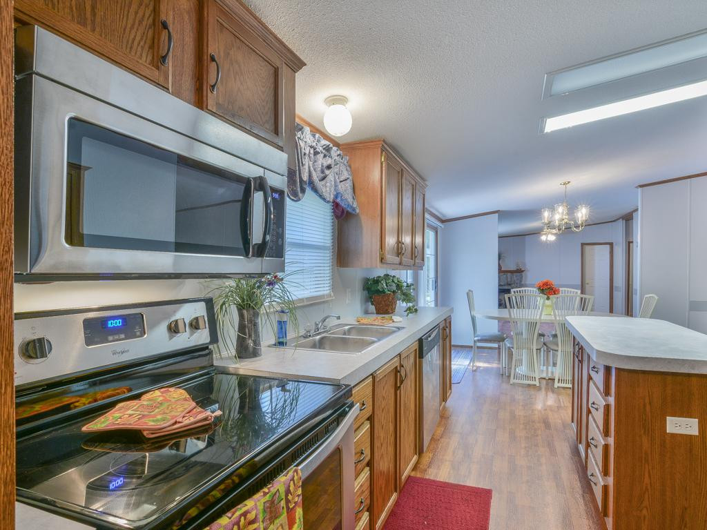 276-288 Rockingham Road Johnson City, TN 37615 - Photo 12 of 36 New SS Range and microwave