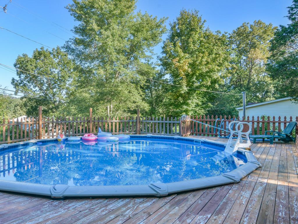 276-288 Rockingham Road Johnson City, TN 37615 - Photo 28 of 36 Refreshing 5 ft deep pool