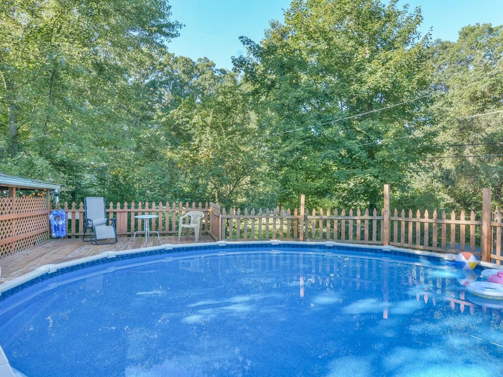 276-288 Rockingham Road Johnson City, TN 37615 - Photo 29 of 36 Huge 24 ft pool deck