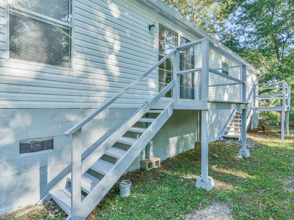 276-288 Rockingham Road Johnson City, TN 37615 - Photo 30 of 36 Private back deck