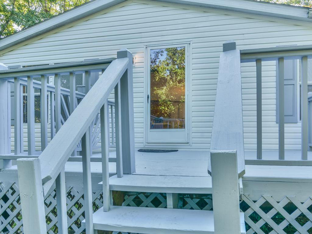 276-288 Rockingham Road Johnson City, TN 37615 - Photo 36 of 36 Big front porch