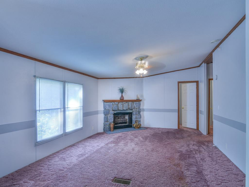 276-288 Rockingham Road Johnson City, TN 37615 - Photo 7 of 36 Family room with Fireplace