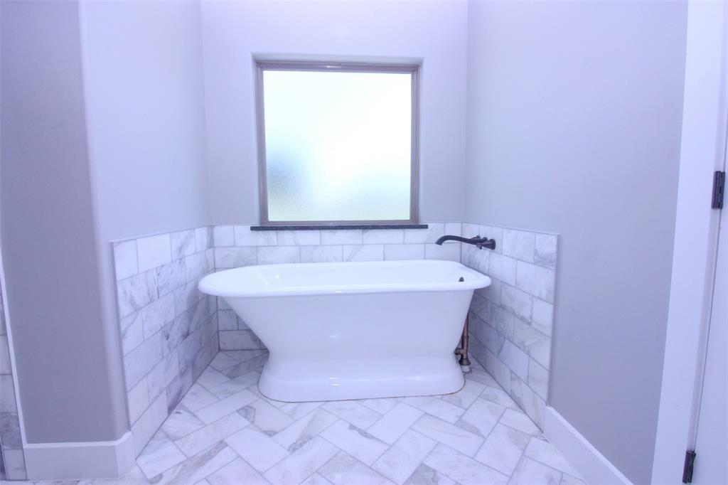 3238 Fm 2048 Boyd, TX 76023 - Photo 22 of 38 a view of a bathtub in a bathroom
