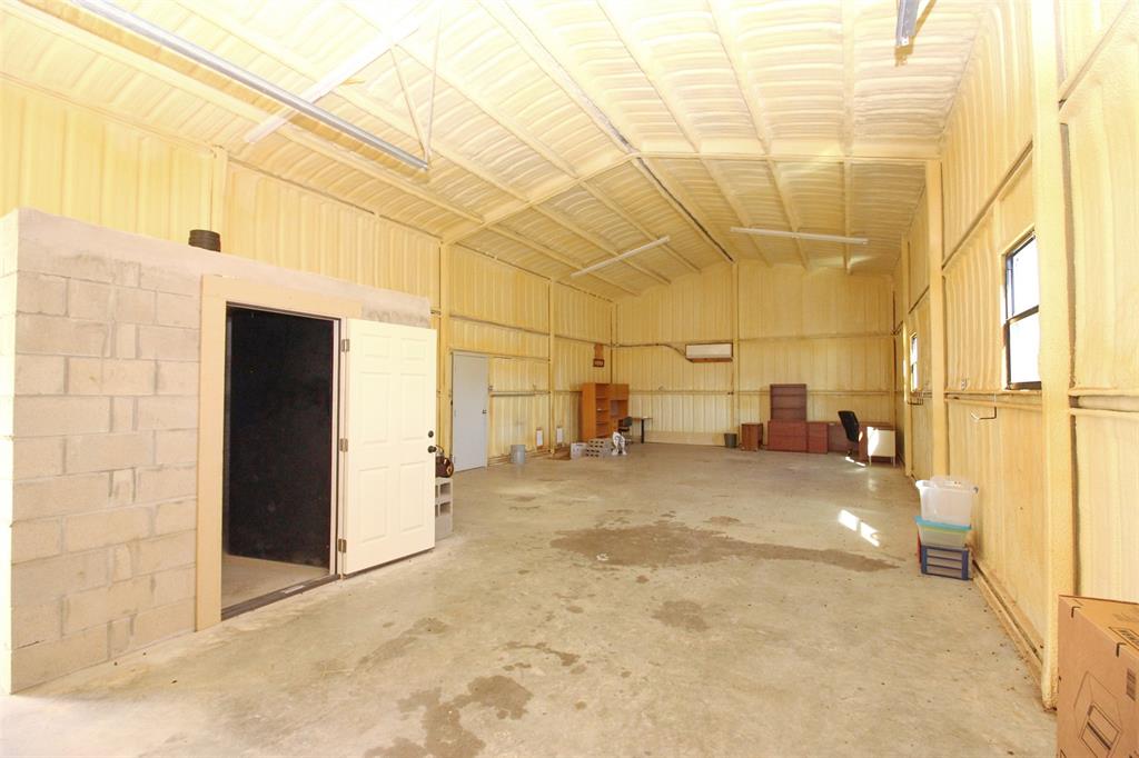 3238 Fm 2048 Boyd, TX 76023 - Photo 29 of 38 a view of a patio with table and chairs