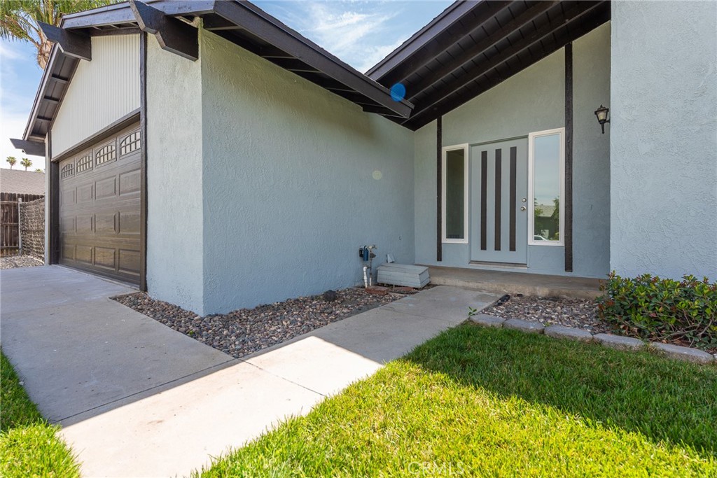 6414 Foster Drive Riverside, CA 92506 - Photo 4 of 46