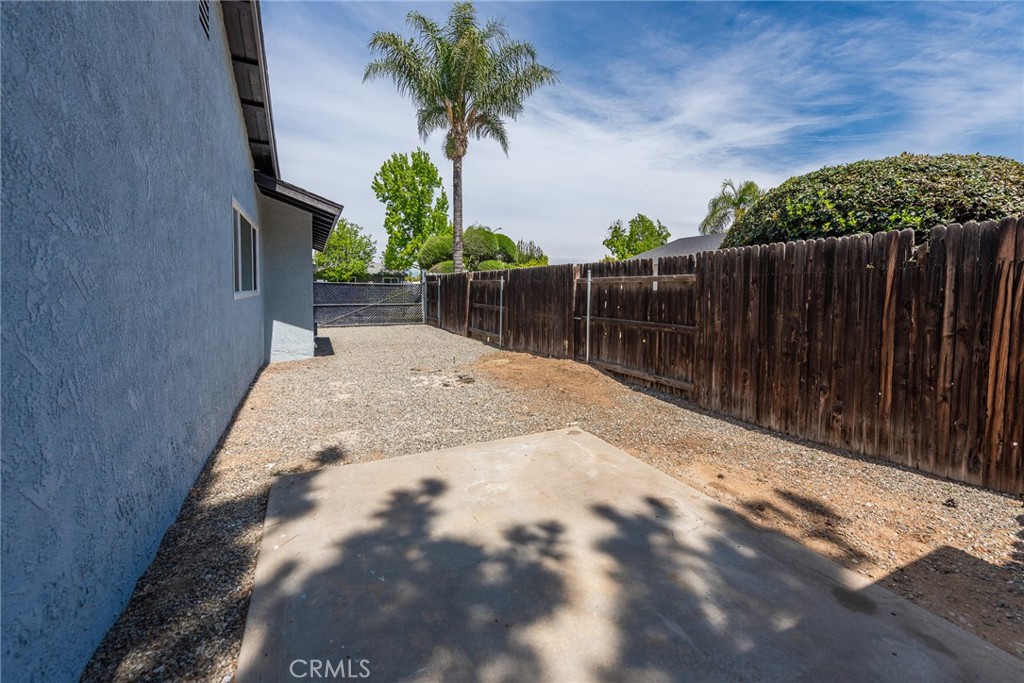 6414 Foster Drive Riverside, CA 92506 - Photo 8 of 46