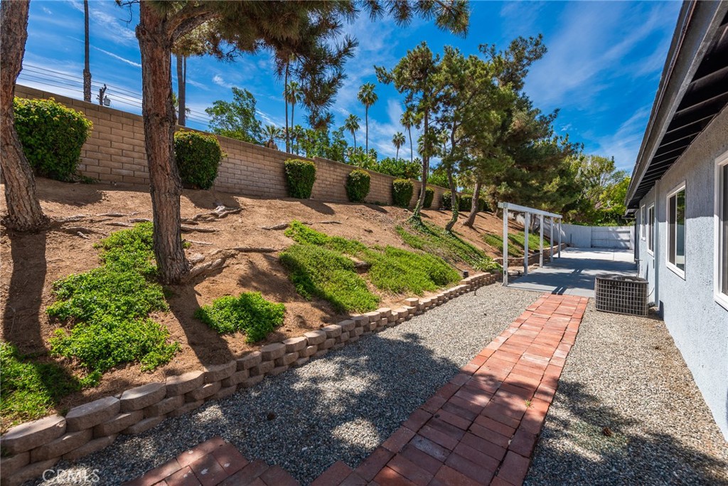 6414 Foster Drive Riverside, CA 92506 - Photo 9 of 46