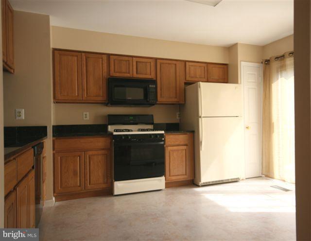 6355 English Ivy Way Springfield, VA 22152 - Photo 11 of 18 Kitchen