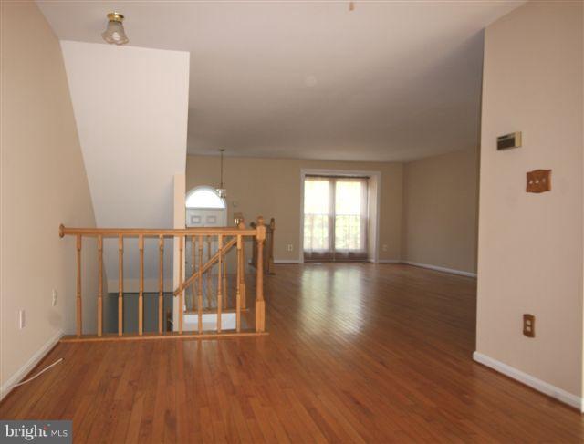 6355 English Ivy Way Springfield, VA 22152 - Photo 14 of 18 Living Room