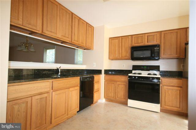 6355 English Ivy Way Springfield, VA 22152 - Photo 3 of 18 Kitchen