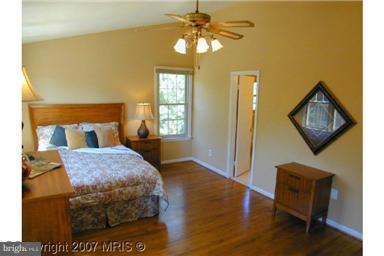 6355 English Ivy Way Springfield, VA 22152 - Photo 9 of 18 Bedroom (Master)