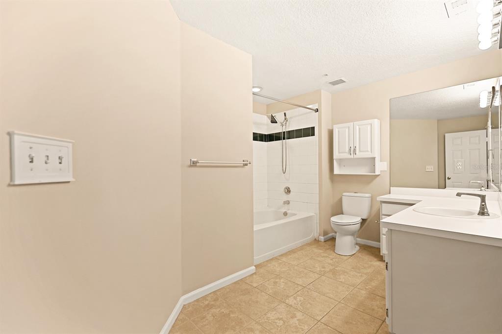 5302 Bay Club Circle Tampa, FL 33607 - Photo 14 of 43